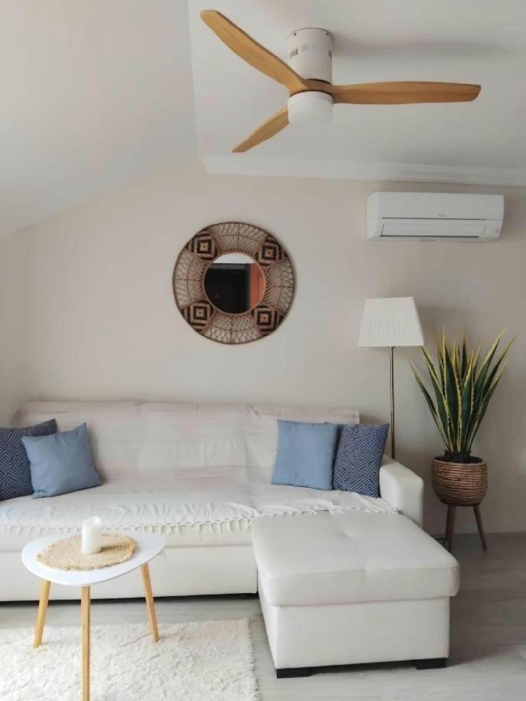 New Penthouse Near With Sunny Balcony Appartement *