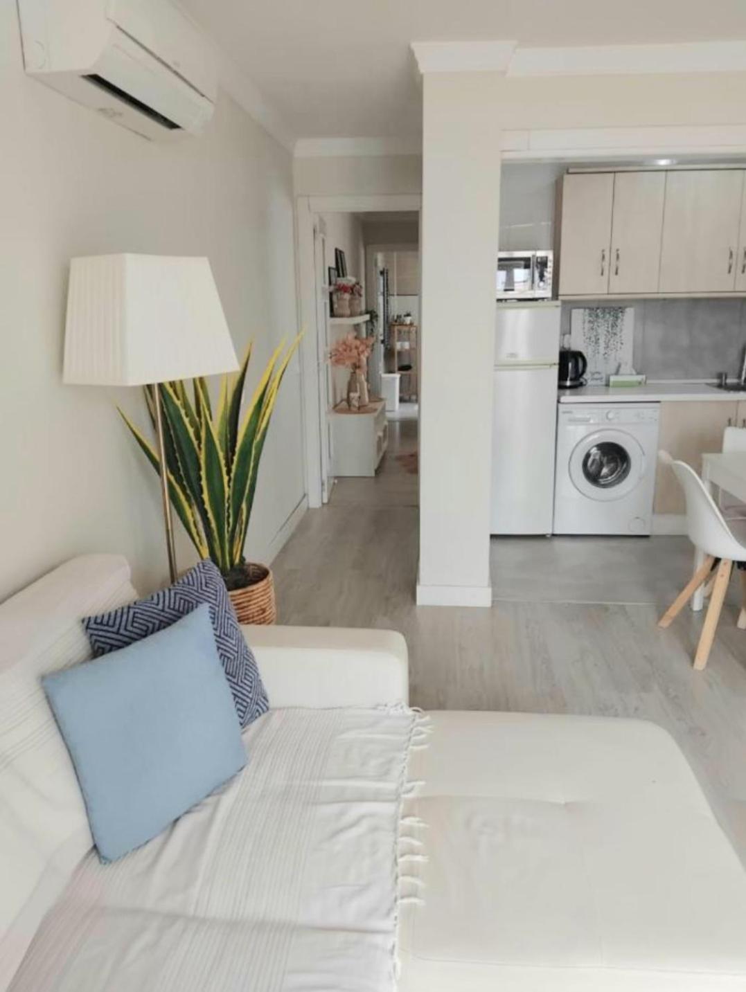 New Penthouse Near With Sunny Balcony Appartement Fuengirola